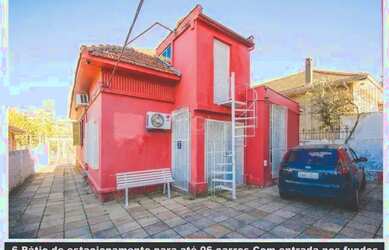 Imagem: A casa possui 5 Dormitórios, 5 Banheiros, 5 Vagas na garagem