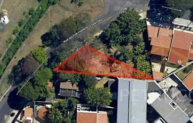 Imagem: O terreno possui 900m² de Área e está localizado em Jardim