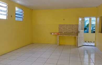 Imagem: A casa possui 2 Dormitórios, 2 Banheiros, 1 Vaga na garagem