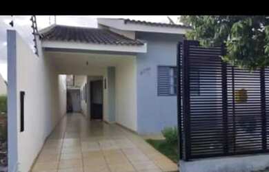 Imagem: A casa possui 3 Dormitórios, 2 Banheiros, 1 Vaga na garagem