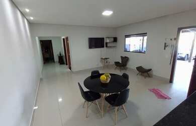 Imagem: A casa em condomínio possui 2 Dormitórios, 2 Banheiros, 3