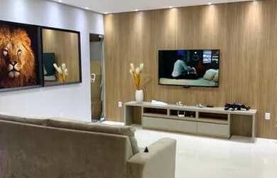 Imagem: A casa em condomínio possui 5 Dormitórios, 1 Banheiro, 2 Vagas