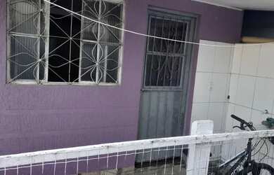 Imagem: A casa possui 2 Dormitórios, 1 Banheiro e está localizado