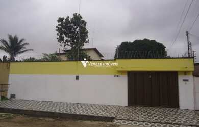 Imagem: A casa possui 5 Dormitórios, 1 Banheiro, 3 Vagas na garagem