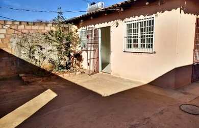 Imagem: A casa possui 2 Dormitórios, 1 Banheiro, 200m² de Área e