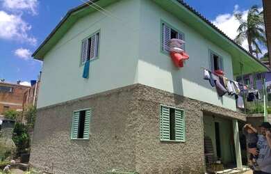 Imagem: A casa possui 3 Dormitórios, 1 Banheiro, 190m² de Área e