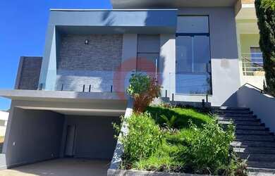 Imagem: A casa em condomínio possui 3 Dormitórios, 4 Banheiros, 2