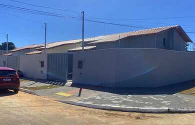 Imagem: A casa possui 2 Dormitórios, 2 Banheiros e está localizado