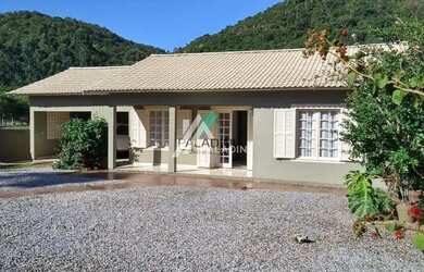 Imagem: A casa possui 3 Dormitórios, 1 Banheiro, 1 Vaga na garagem