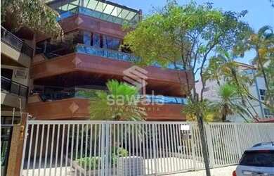 Imagem: A casa possui 3 Dormitórios, 4 Banheiros, 2 Vagas na garagem