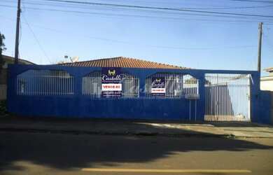 Imagem: A casa possui 2 Dormitórios, 2 Banheiros, 5 Vagas na garagem