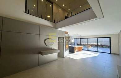 Imagem: A casa em condomínio possui 3 Dormitórios, 5 Banheiros, 4