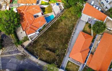 Imagem: O terreno possui 974m² de Área e está localizado em Alto