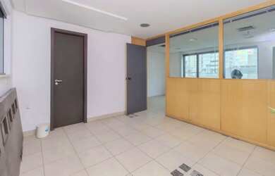 Imagem: O depósito possui 1 Vaga na garagem, 37m² de Área e está