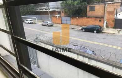 Imagem: O depósito possui 1000m² de Área e está localizado em Água