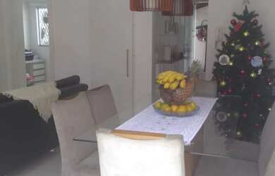 Imagem: A casa possui 3 Dormitórios, 3 Banheiros, 1 Vaga na garagem