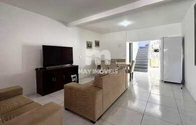 Imagem: A casa possui 2 Dormitórios, 2 Banheiros, 2 Vagas na garagem