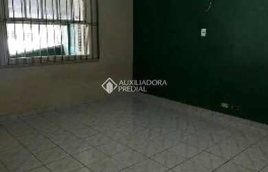 Imagem: A casa possui 2 Dormitórios, 2 Banheiros, 4 Vagas na garagem