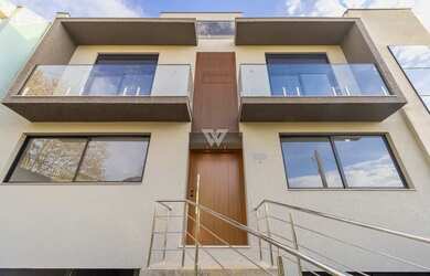 Imagem: A casa possui 4 Dormitórios, 5 Banheiros, 2 Vagas na garagem