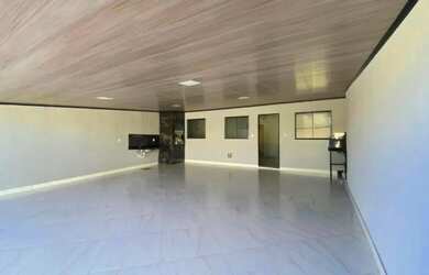 Imagem: A casa possui 2 Dormitórios, 1 Banheiro, 5 Vagas na garagem