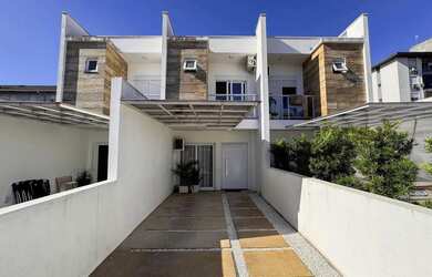 Imagem: O apartamento possui 3 Dormitórios, 3 Banheiros, 2 Vagas na