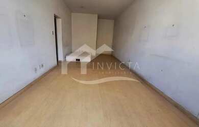 Imagem: O apartamento possui 3 Dormitórios, 1 Banheiro, 1 Vaga na garagem