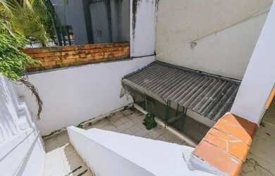 Imagem: O depósito possui 5 Vagas na garagem, 200m² de Área e está