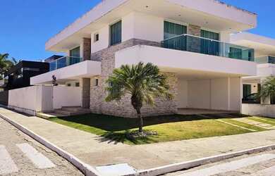 Imagem: A casa em condomínio possui 4 Dormitórios, 3 Banheiros, 4