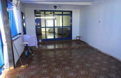 Imagem: A casa possui 4 Dormitórios, 3 Banheiros, 368m² de Área e