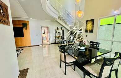 Imagem: A casa em condomínio possui 5 Dormitórios, 5 Banheiros, 5