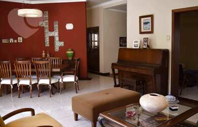 Imagem: A casa possui 3 Dormitórios, 2 Banheiros, 2 Vagas na garagem