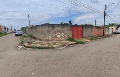 Imagem: A casa possui 2 Dormitórios, 1 Banheiro, 294m² de Área e