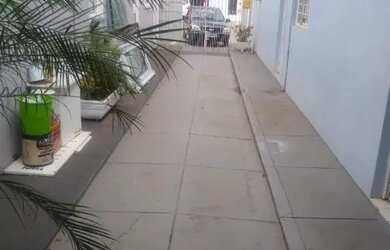 Imagem: O depósito possui 1 Vaga na garagem e 30m² de Área e está