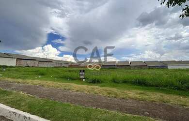 Imagem: O terreno à venda possui 10m² de Área e Imóvel novo e está