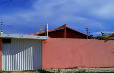 Imagem: A casa possui 2 Dormitórios, 1 Banheiro, 3 Vagas na garagem