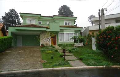 Imagem: A casa possui 4 Dormitórios, 5 Banheiros, 2 Vagas na garagem