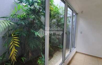 Imagem: O depósito possui 5 Vagas na garagem e 304m² de Área e está