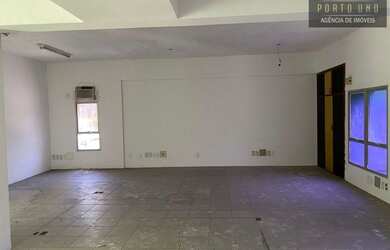 Imagem: O depósito possui 3 Vagas na garagem, 180m² de Área e está