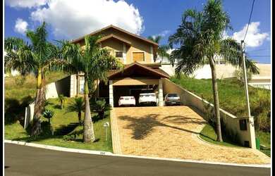 Imagem: A casa em condomínio possui 4 Dormitórios, 5 Banheiros, 5