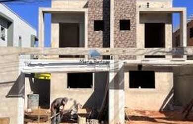 Imagem: A casa possui 2 Dormitórios, 3 Banheiros, 2 Vagas na garagem