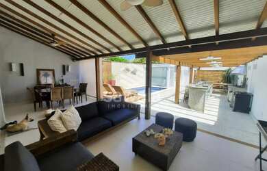 Imagem: A casa possui 4 Dormitórios, 3 Banheiros, 3 Vagas na garagem