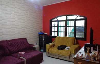 Imagem: A casa possui 3 Dormitórios, 2 Banheiros, 2 Vagas na garagem