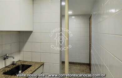 Imagem: O depósito possui 5 Vagas na garagem, 320m² de Área e está