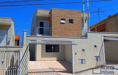 Imagem: A casa possui 3 Dormitórios, 1 Banheiro, 2 Vagas na garagem