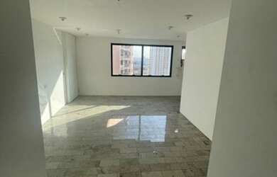 Imagem: O depósito possui 1 Vaga na garagem, 33m² de Área e está