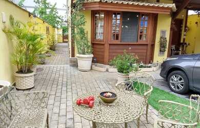 Imagem: A casa em condomínio possui 4 Dormitórios, 3 Banheiros, 3