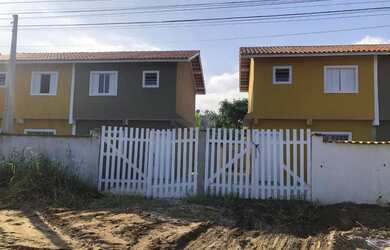Imagem: A casa possui 2 Dormitórios, 2 Banheiros, 2 Vagas na garagem