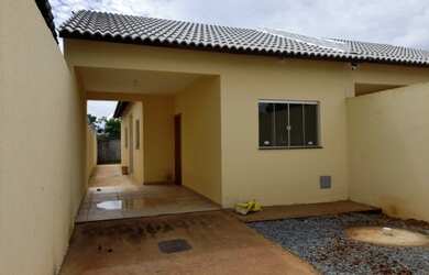 Imagem: A casa possui 2 Dormitórios, 1 Banheiro, 2 Vagas na garagem