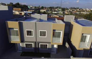 Imagem: A casa possui 3 Dormitórios, 2 Banheiros, 1 Vaga na garagem