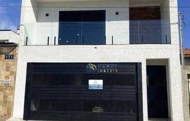 Imagem: A casa possui 3 Dormitórios, 3 Banheiros, 2 Vagas na garagem